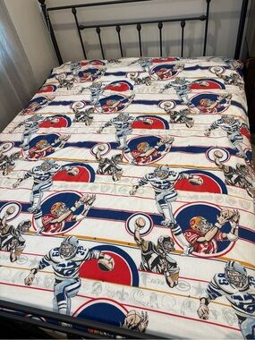 Vintage 1980’s NFL Football Twin Size Quilt Comforter 93 x 66.5 Cowboys Steelers